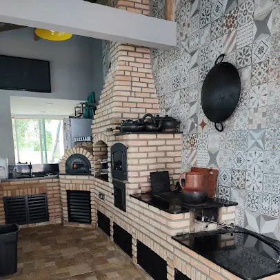 Área gourmet com forno de pizza, churrasqueira de tijolinho e azulejo, projeto de cliente Área gourmet com forno de pizza, churrasqueira de tijolinho e azulejo, projeto de cliente